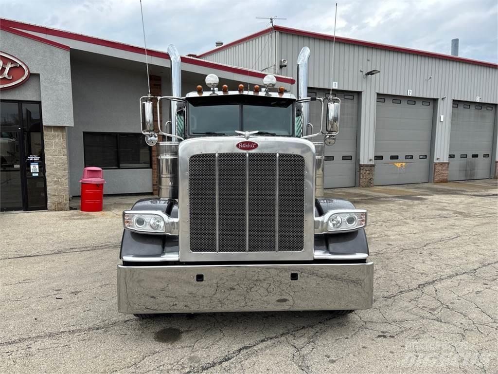 Peterbilt 389 Trekkers