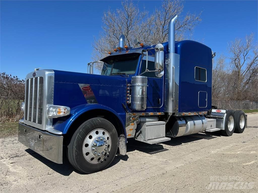 Peterbilt 389 Trekkers