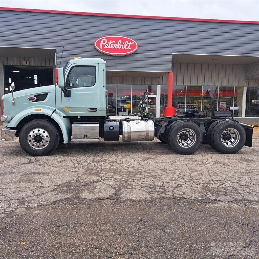 Peterbilt 567 Trekkers