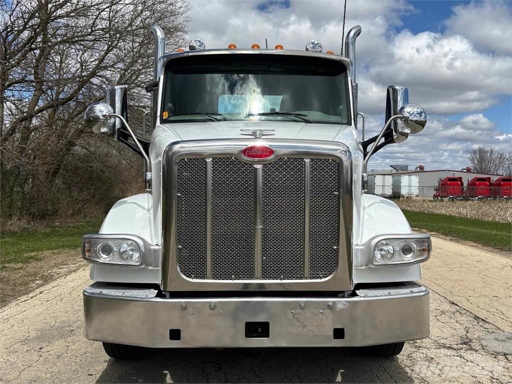 Peterbilt 567 Trekkers
