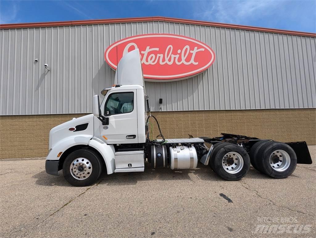 Peterbilt 579 Trekkers