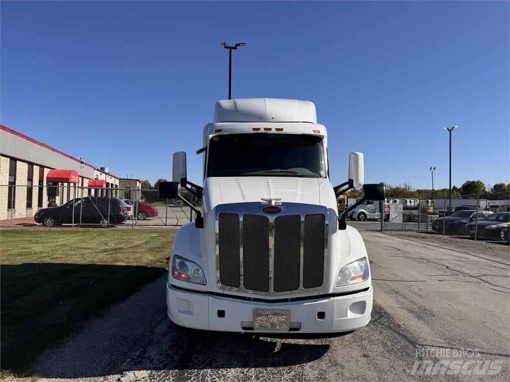Peterbilt 579 Trekkers