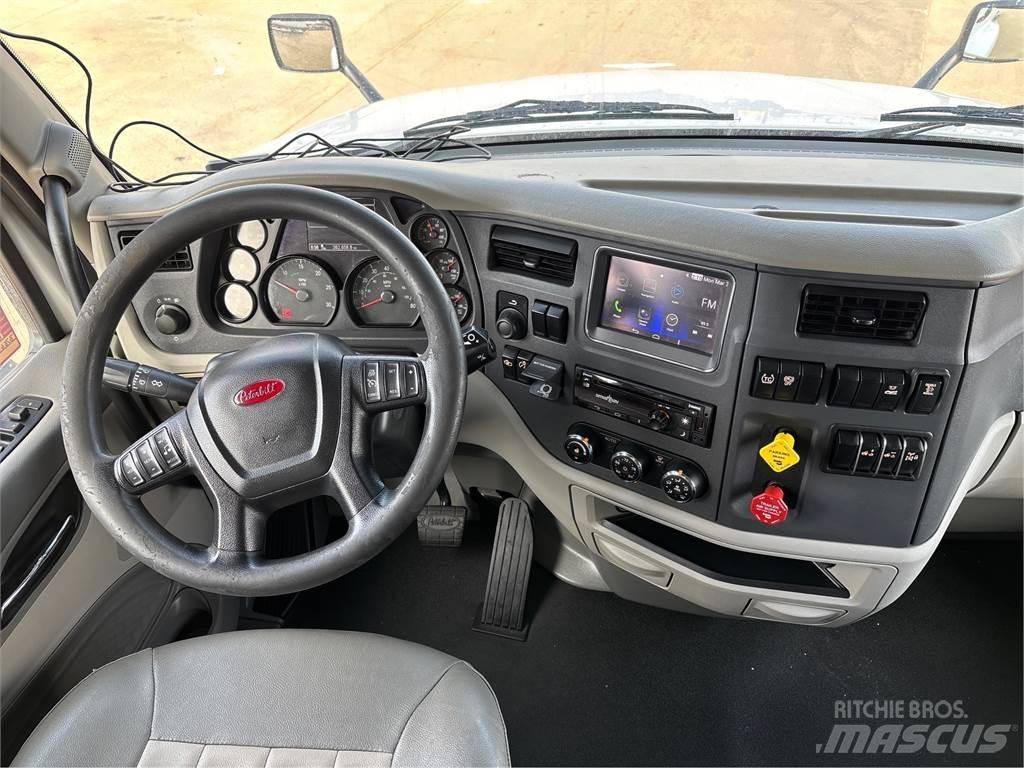 Peterbilt 579 Trekkers