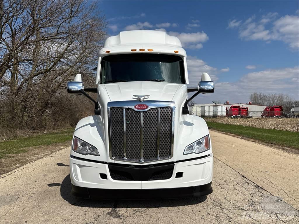 Peterbilt 579 Trekkers