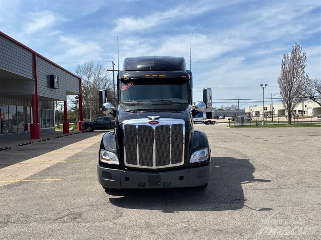 Peterbilt 579 Trekkers