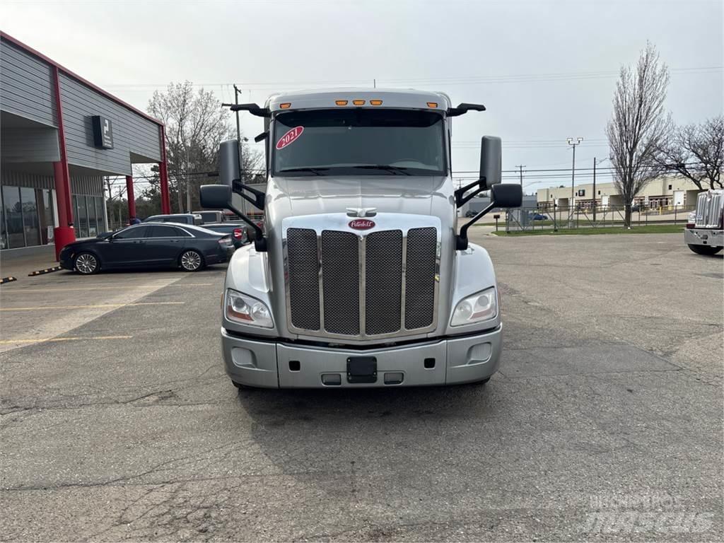 Peterbilt 579 Trekkers