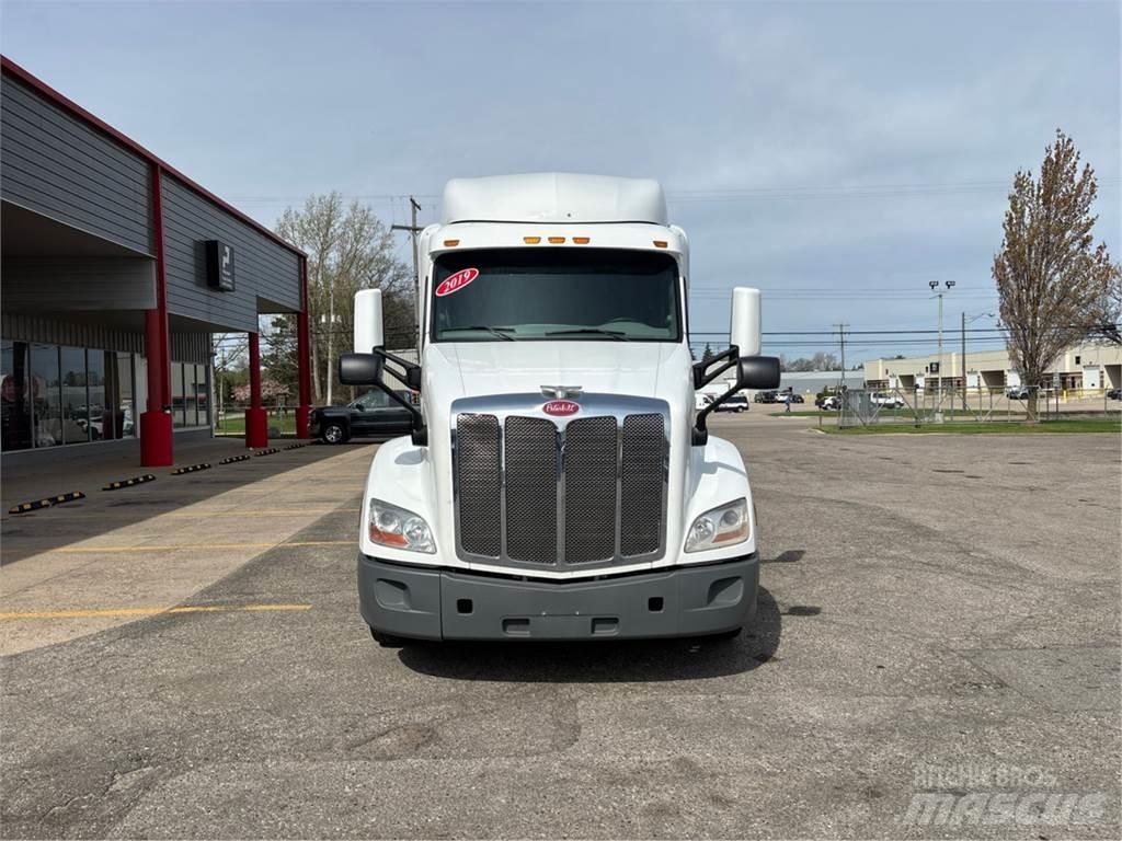 Peterbilt 579 Trekkers