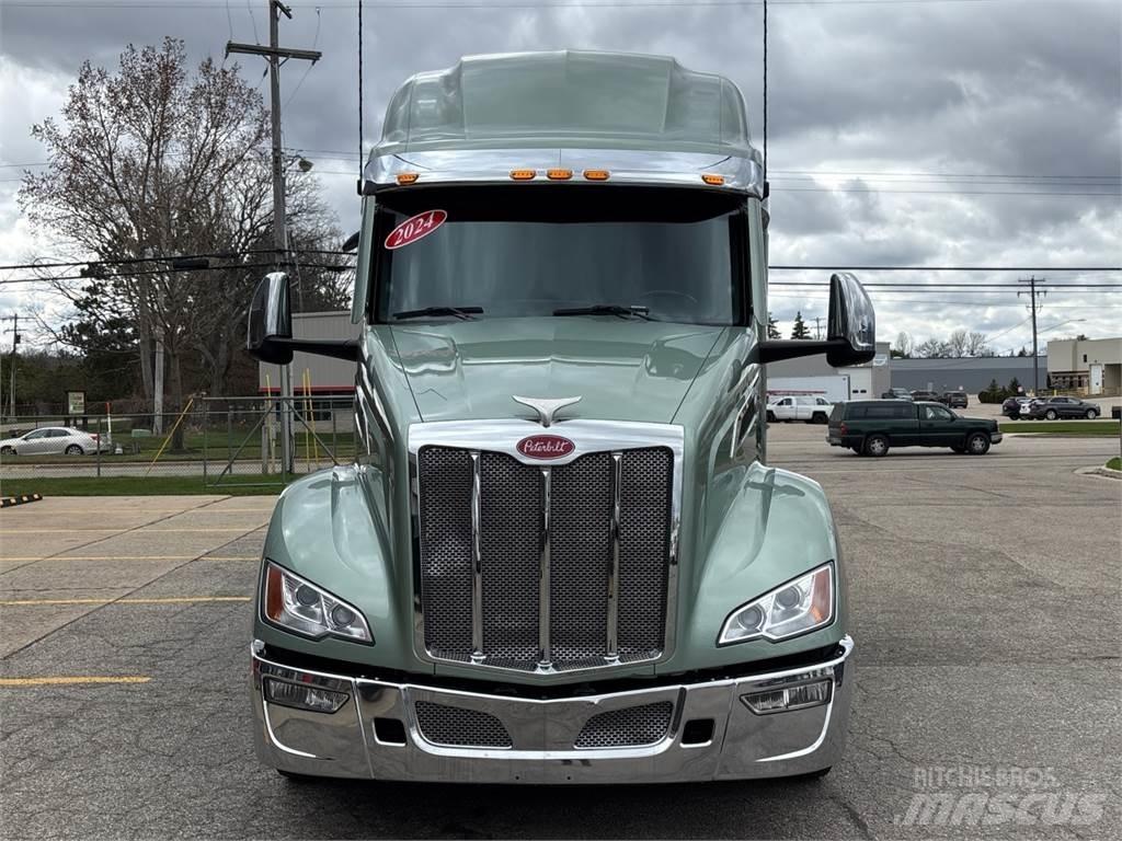 Peterbilt 579 Trekkers