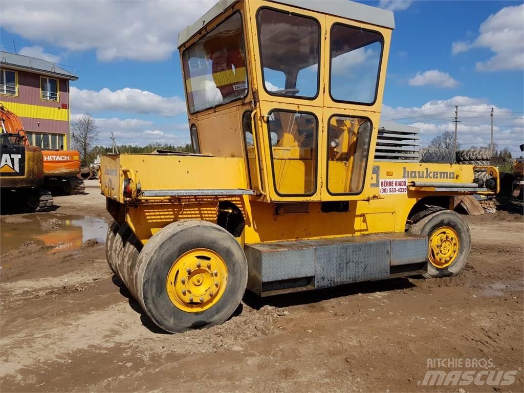 Bomag SGW-17 Bandenwalsen