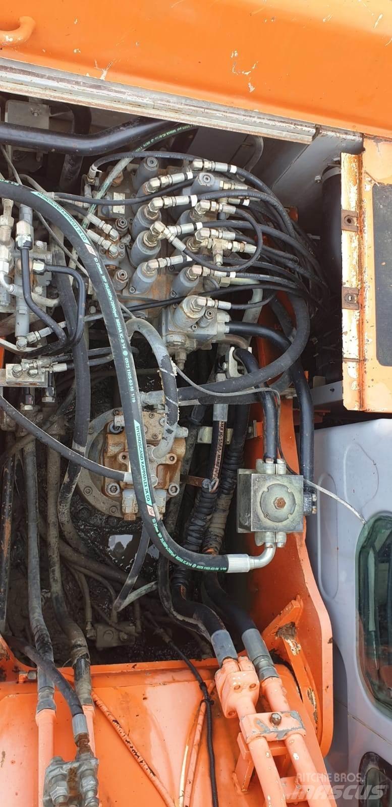 Kobelco E215LC Rupsgraafmachines