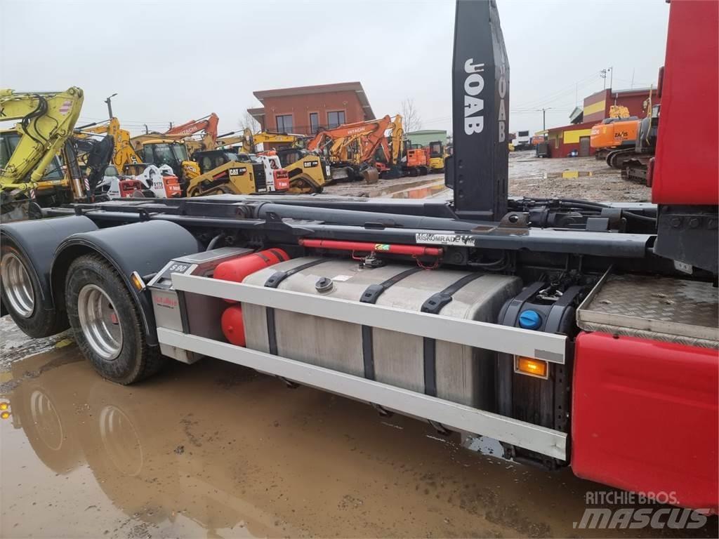 Scania R620 Vrachtwagen met containersysteem