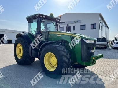 John Deere 8335R Tractoren