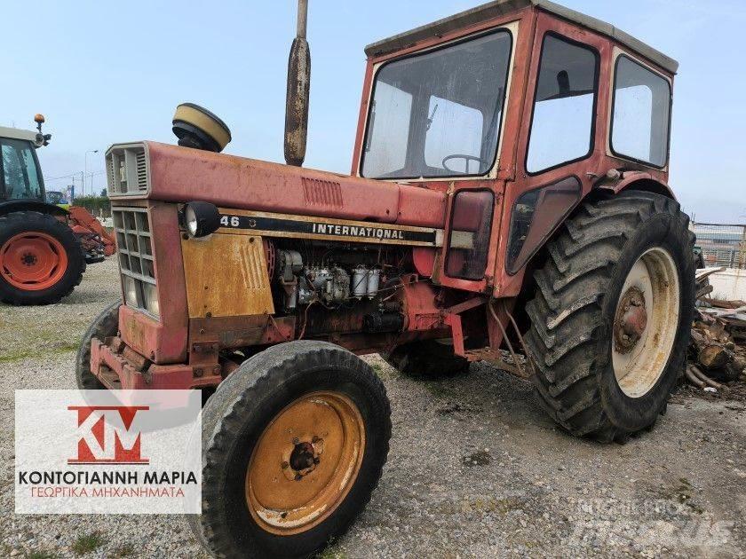 International 1046 Tractoren