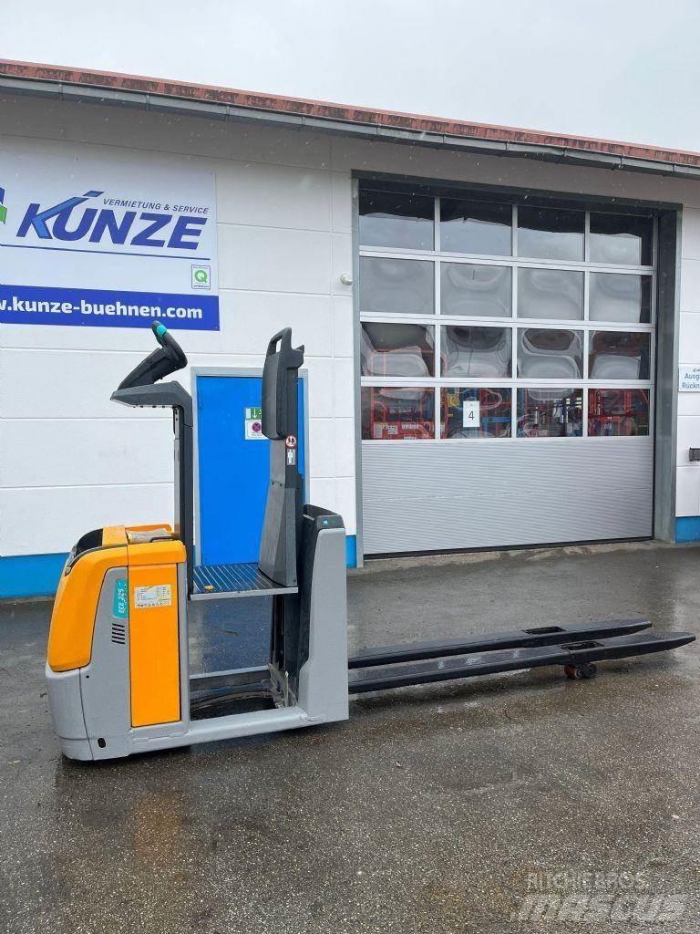 Jungheinrich ECE225 Orderpicker voor middelhoog niveau