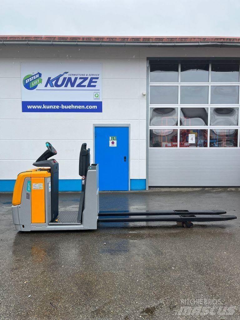 Jungheinrich ECE225 Orderpicker voor middelhoog niveau