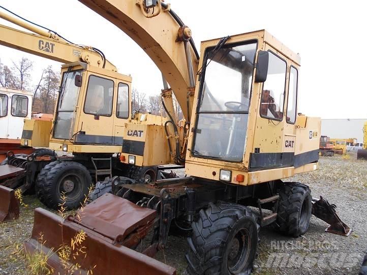 CAT 212B FT Wielgraafmachines