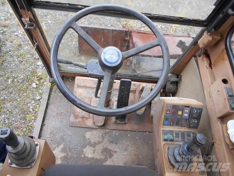 CAT 212B FT Wielgraafmachines