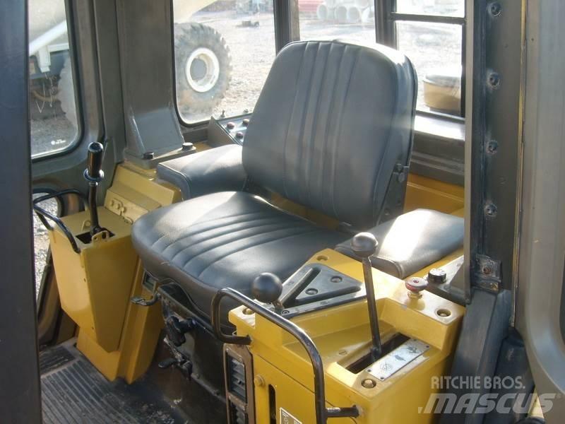 CAT 943 Rupsladers