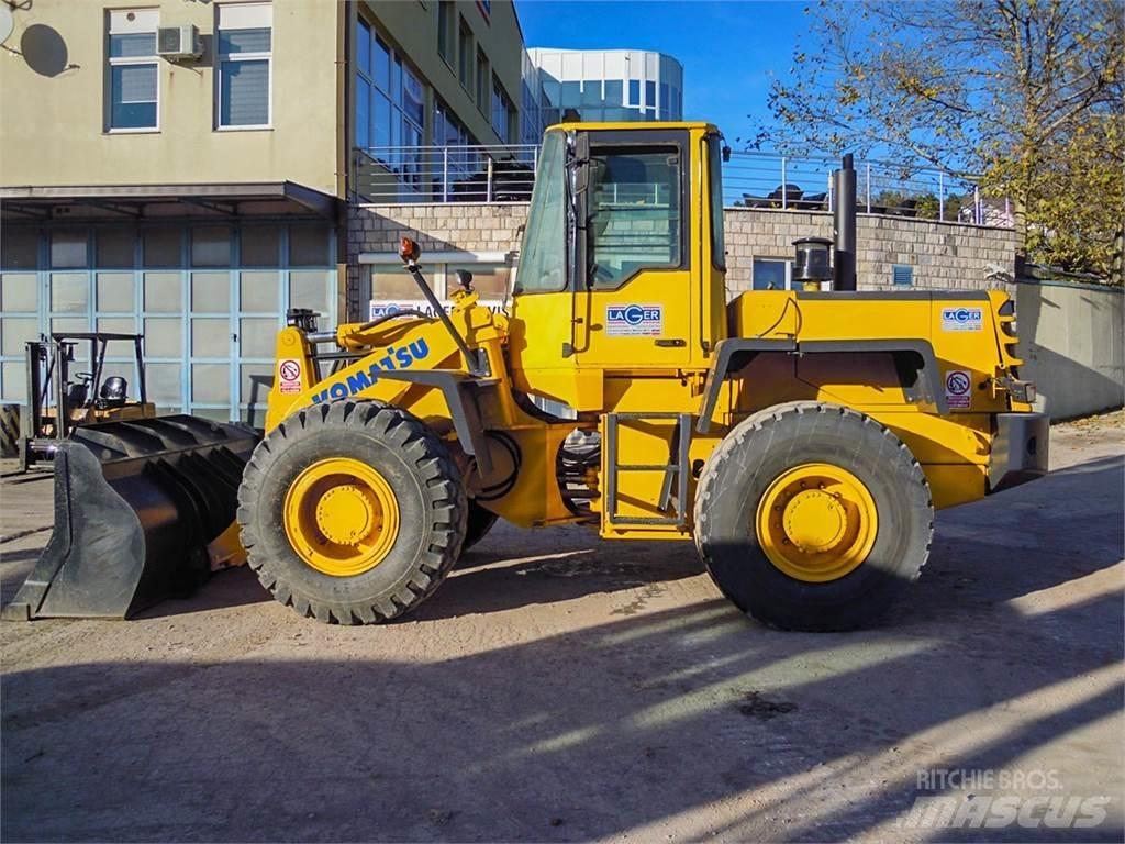 Komatsu WA270 Wielladers