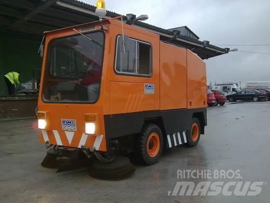 Mfh 2100D Veegwagens