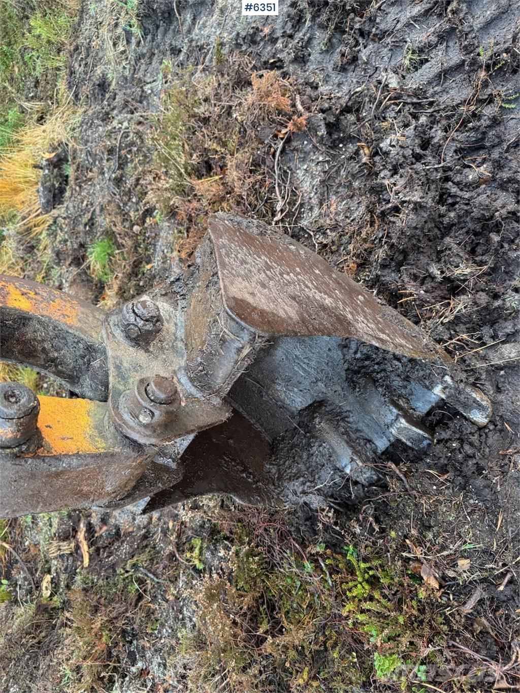 Hanix N 260-2 Rupsgraafmachines