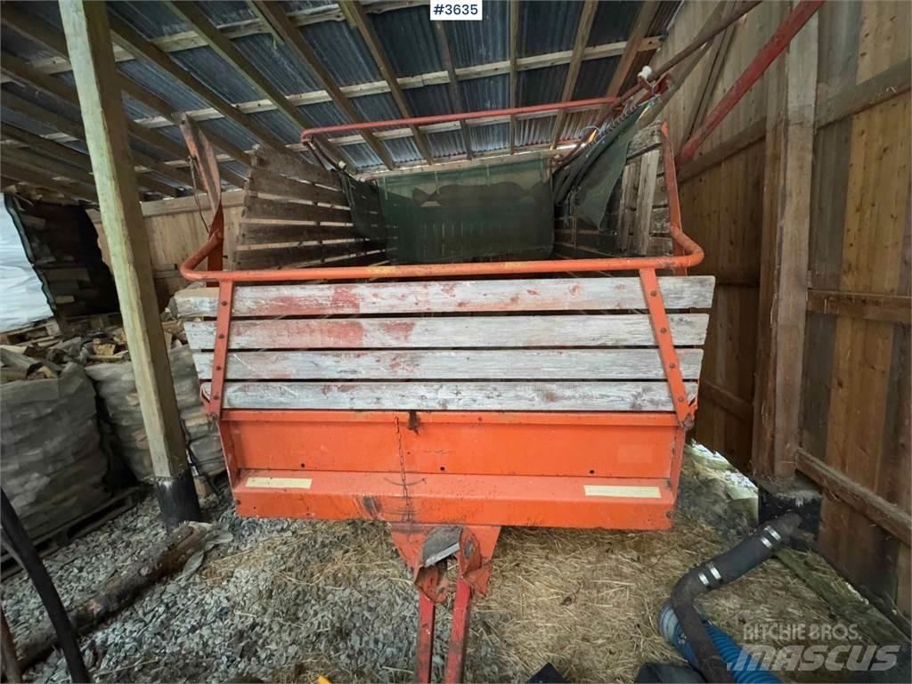 Kverneland UN7000 Voedermachines