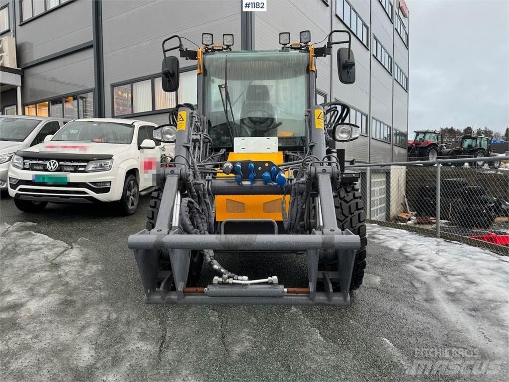 LM Trac 587 Knik- en schrankladers