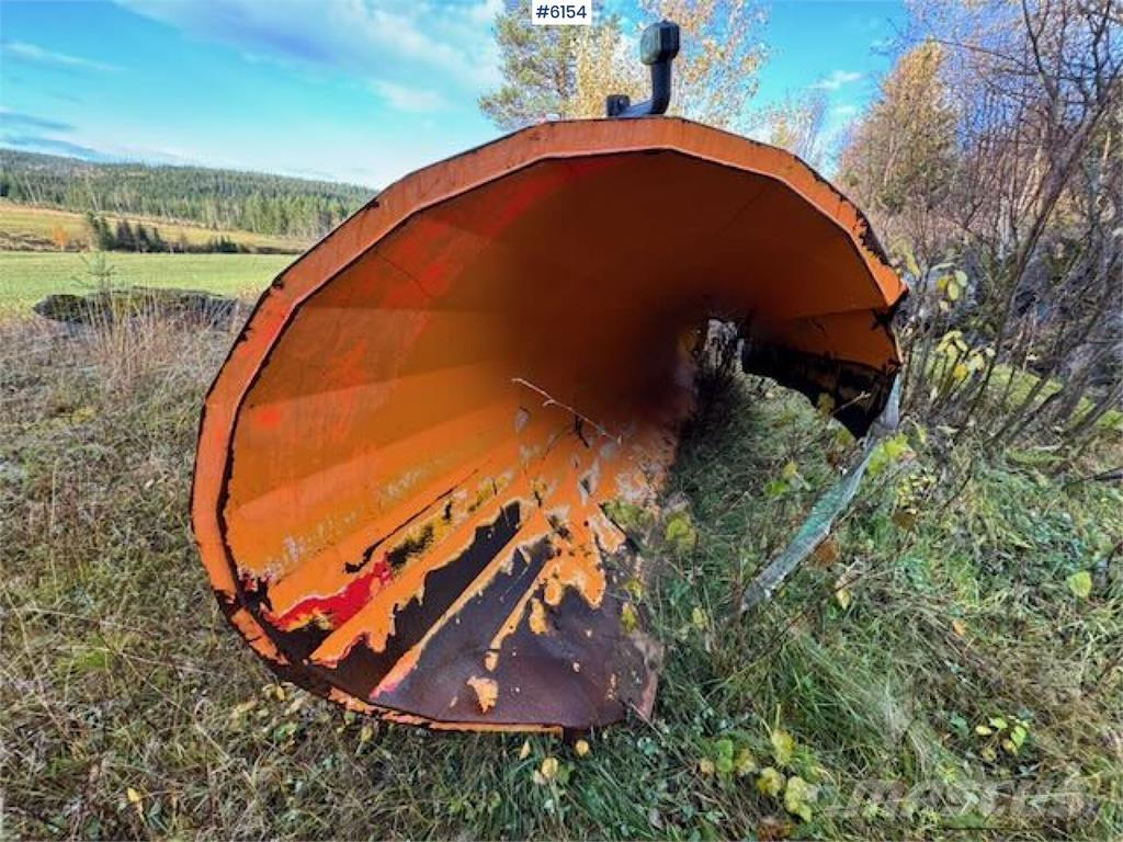  Øveraasen D2285 B Sneeuwschuivers en -ploegen