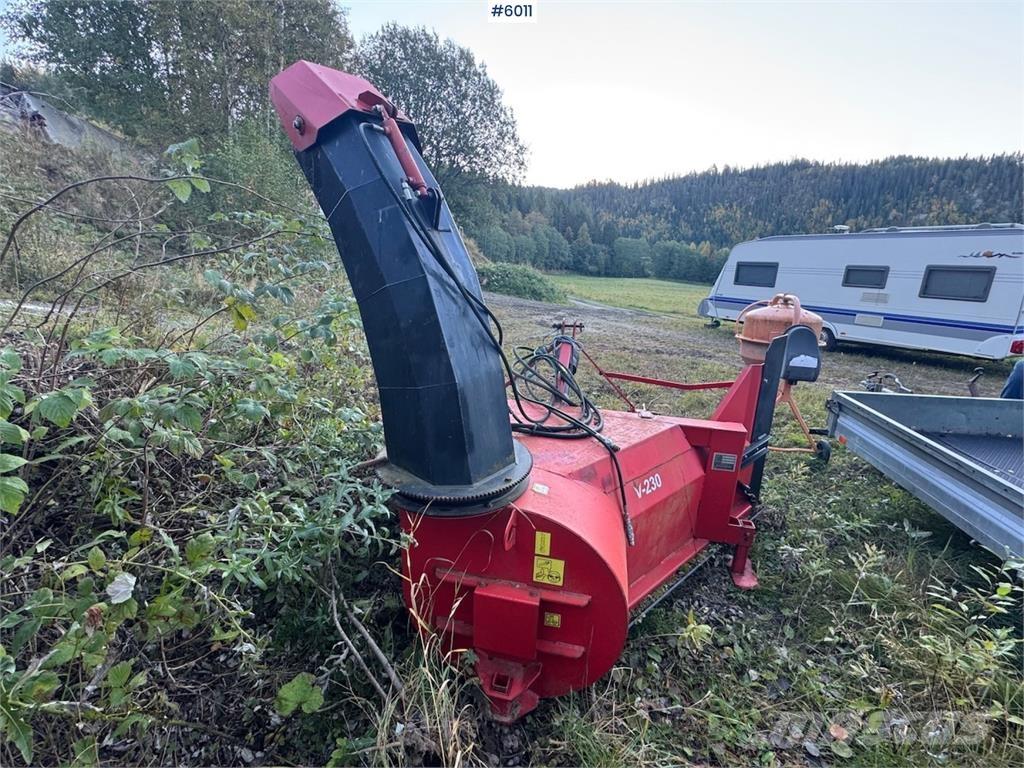 Sisu Handel V-230 Sneeuwschuivers en -ploegen