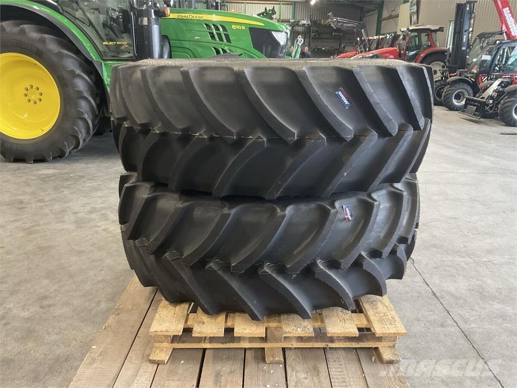  540/65 R38 Banden, wielen en velgen