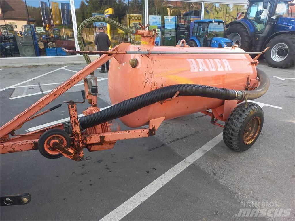 Bauer 1700 Drijfmesttanks
