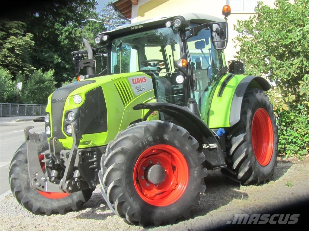 CLAAS Arion 440 Tractoren