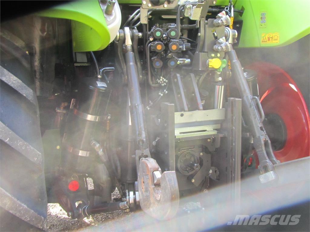 CLAAS Arion 440 Tractoren