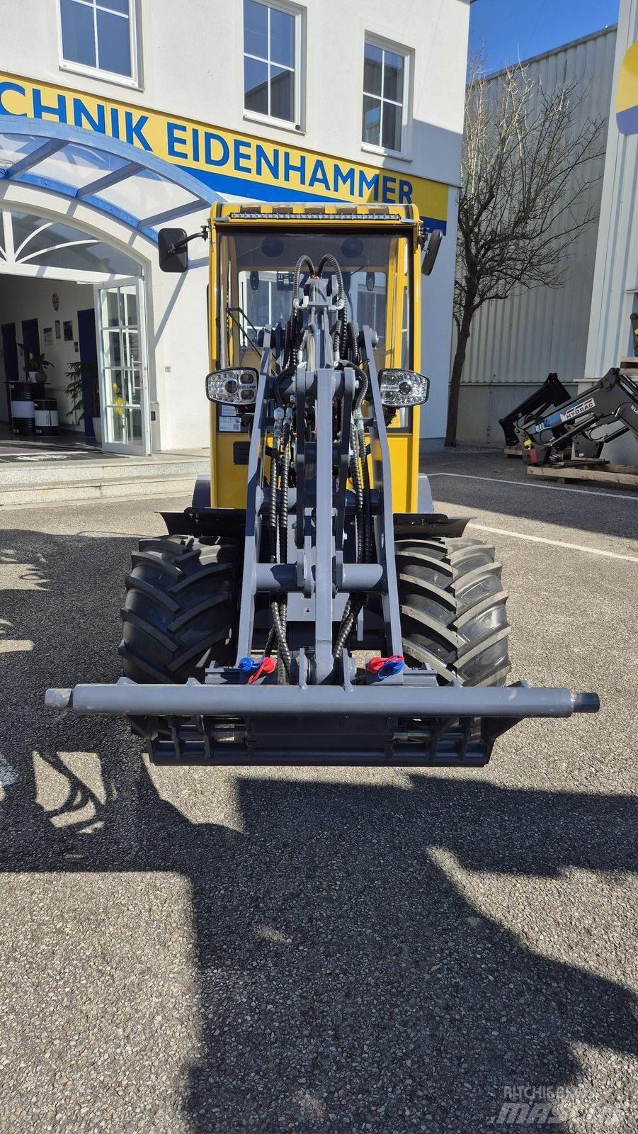 Eurotrac W12 s Voorladers en gravers