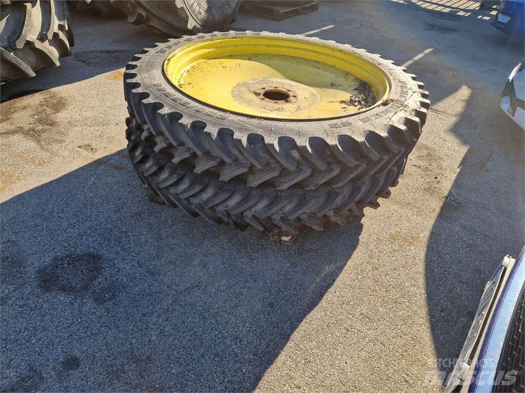Firestone 230/95R44 Banden, wielen en velgen