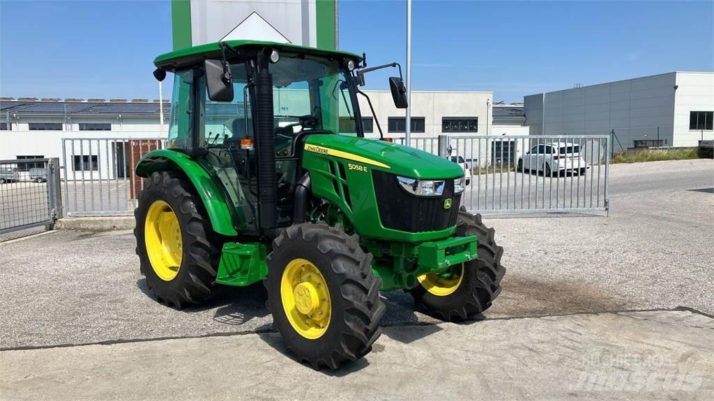 John Deere 5058E Tractoren