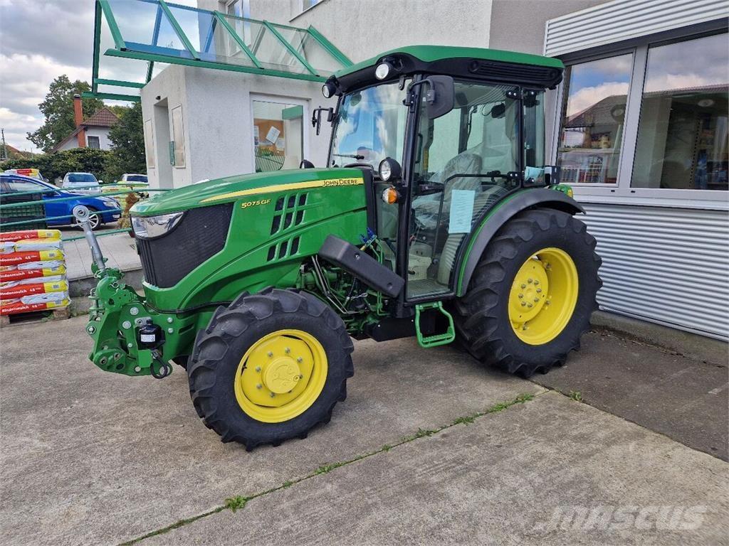 John Deere 5075 GF Tractoren
