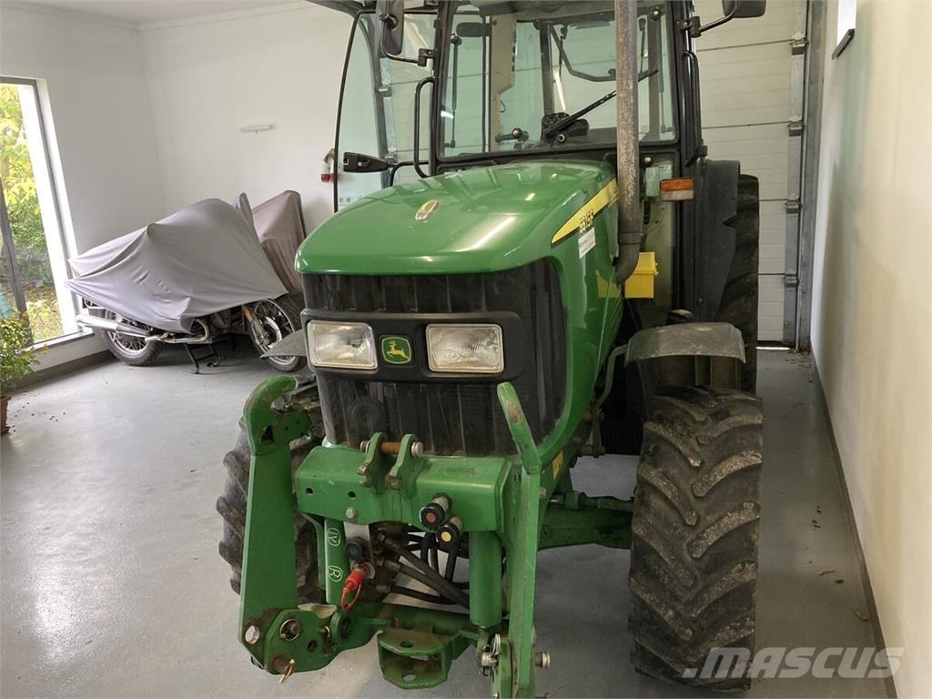 John Deere 5515F Tractoren