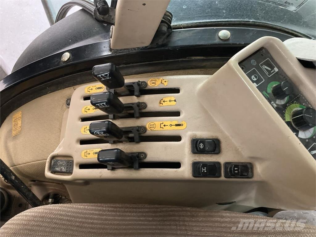 John Deere 5515F Tractoren