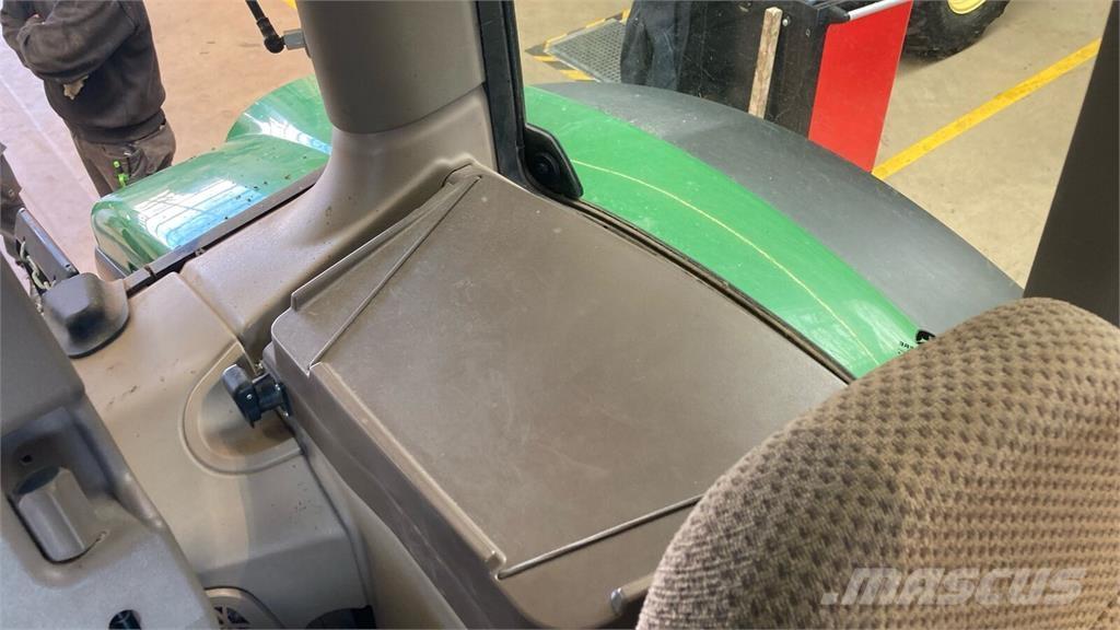 John Deere 6130R Tractoren