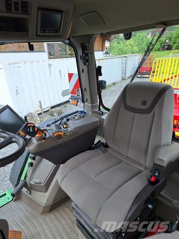 John Deere 7R 330 Tractoren