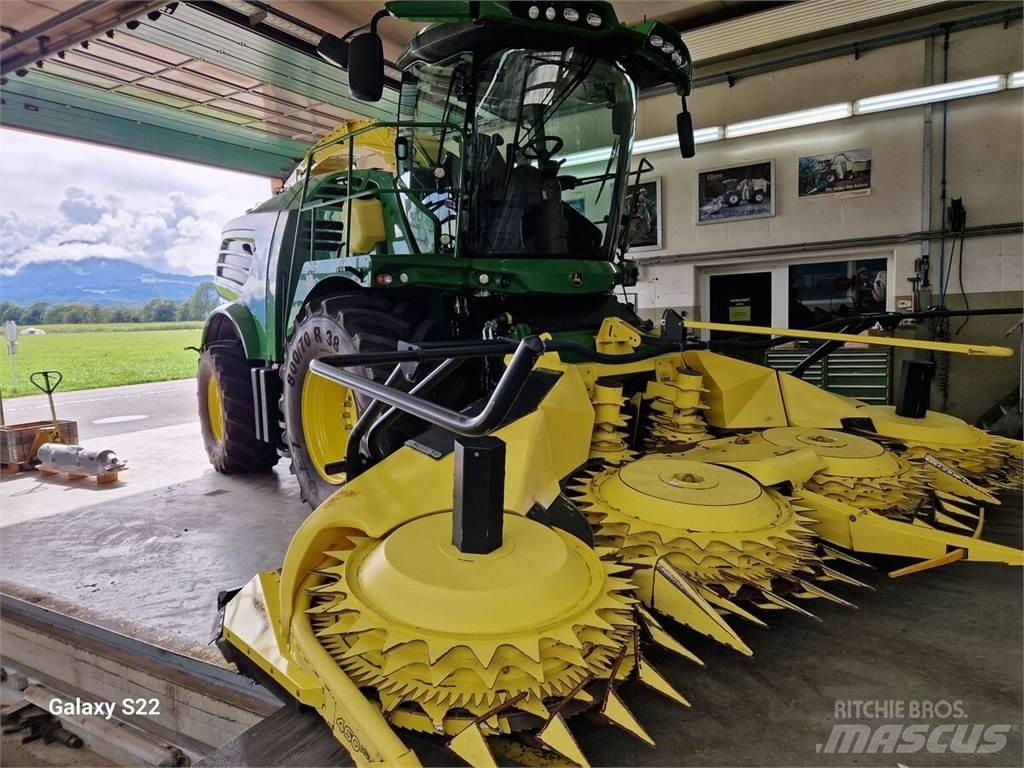 John Deere 8500 Getrokken veldhakselaar