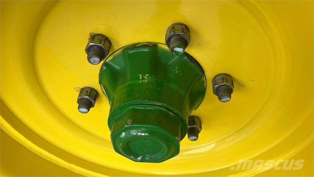 John Deere V461R Ronde-balenpersen