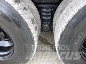Mack RD688S Sneeuwschuivers en -ploegen