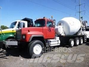 Mack RD690S Anders