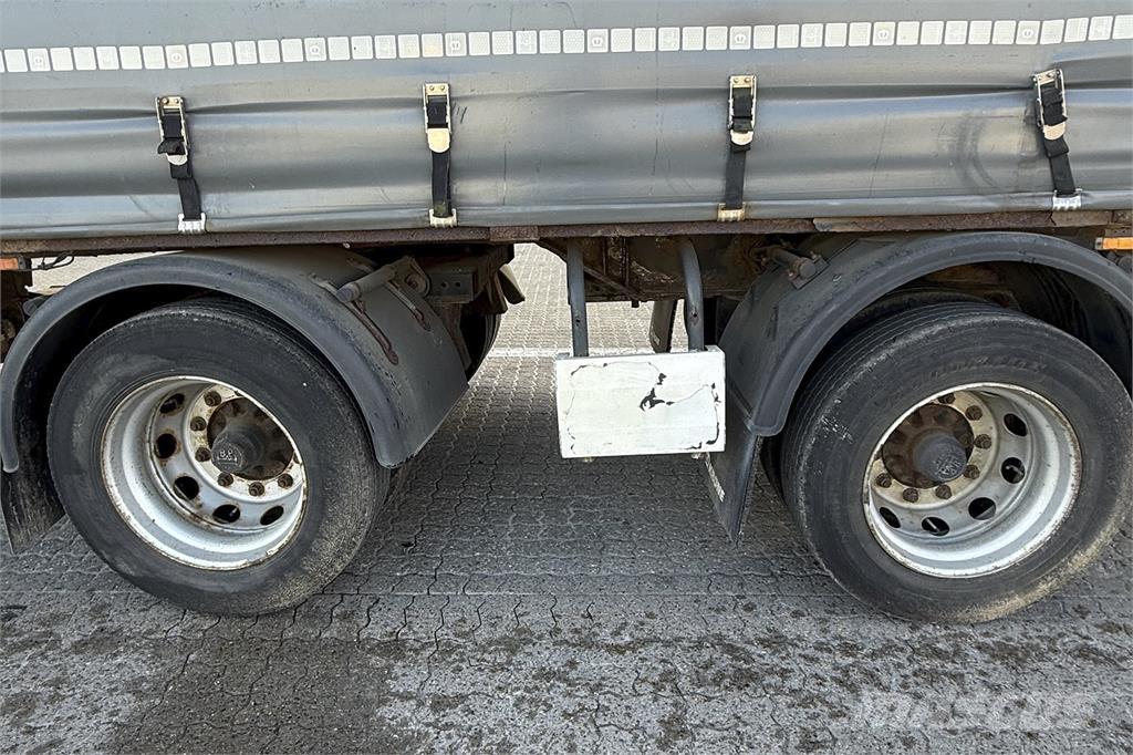 Krone 2 Aks. Gardin Opleggers met meesturende achterwielen