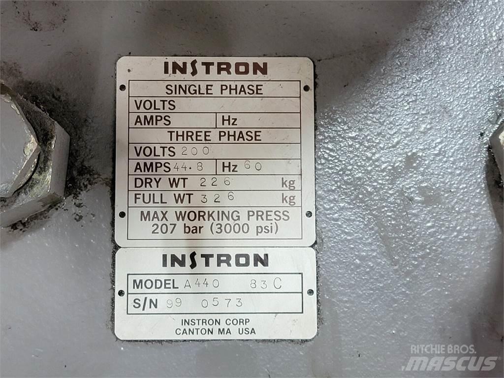  INSTRON A440 83C Waterpompen