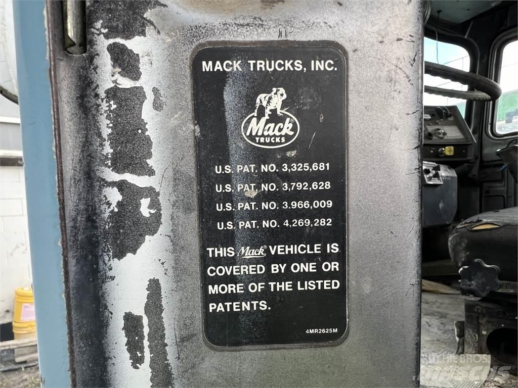 Mack RD690S Utiliteitsmachines