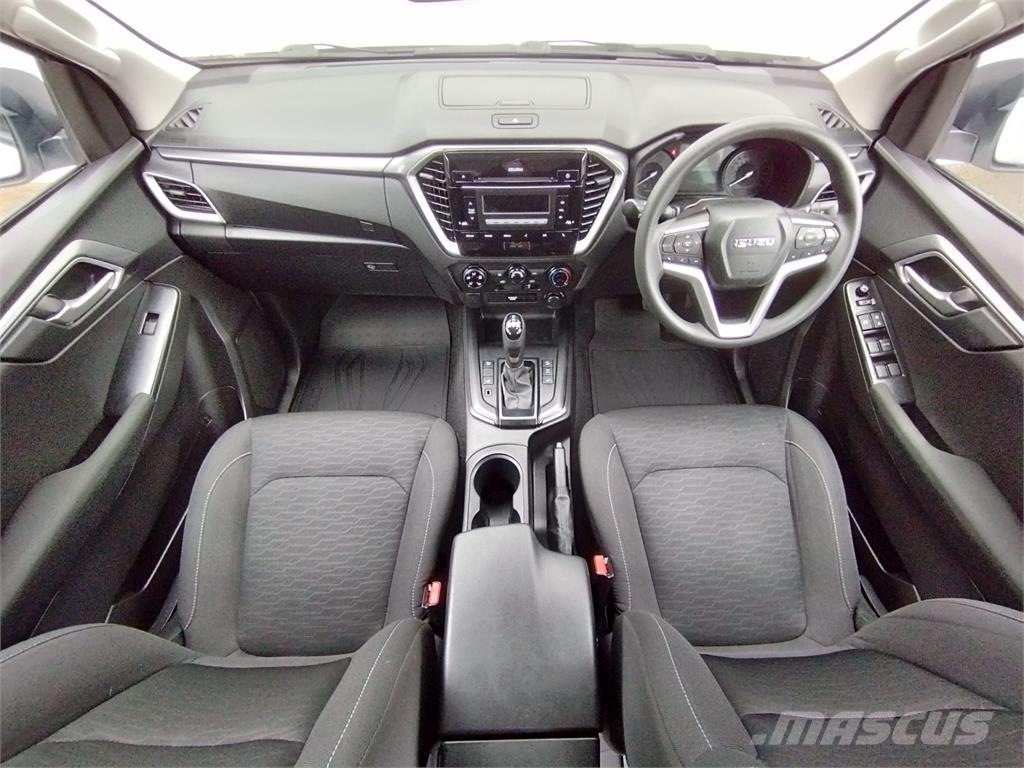 Isuzu DL20 Bestelwagens met open laadbak