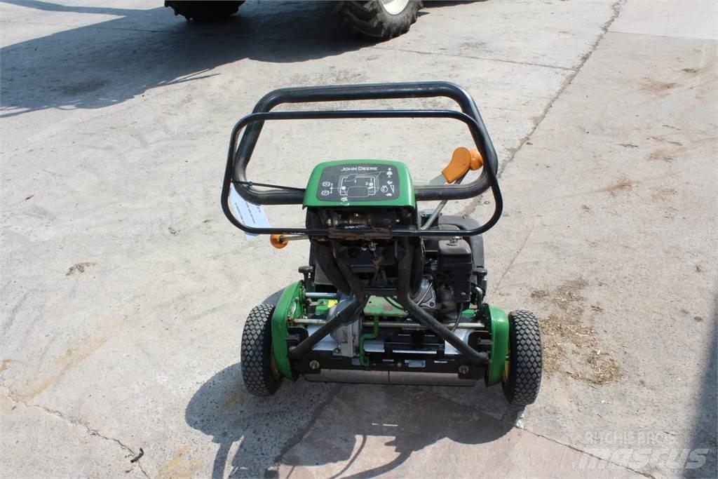 John Deere 220B Loopmaaier